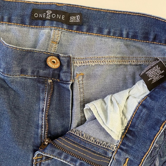 One 5 One Woman’s Blue Denim Embroidered Cuff Rough Hem Capri Jeans Size 10 - Picture 6 of 9